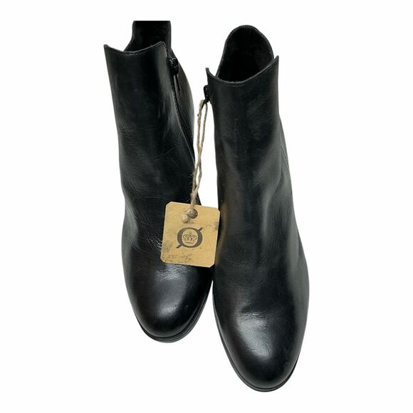 Brand New Born Women's Size 10 Black Leather Ankle Booties Boots